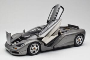 McLaren F1 Dark Silver Minichamps 1:12 530133124 Kovina – slika 2 od 8