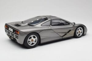 McLaren F1 Dark Silver Minichamps 1:12 530133124 Kovina – slika 3 od 8