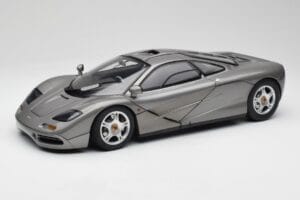 McLaren F1 Dark Silver Minichamps 1:12 530133124 Kovina