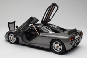 McLaren F1 Dark Silver Minichamps 1:12 530133124 Kovina – slika 5 od 8