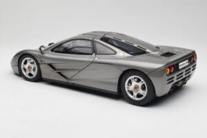 McLaren F1 Dark Silver Minichamps 1:12 530133124 Kovina – slika 7 od 8