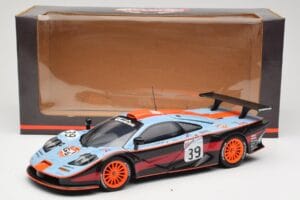 McLaren F1 GTR #39 Gulf R. Bellm / A. Gilbert / M. Sekiya 24 Hours of Le Mans 1997 UT Models 1:18 39725 Kovina – slika 8 od 8
