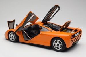McLaren F1 Oranžna Minichamps 1:12 530133131 Kovina – slika 6 od 9
