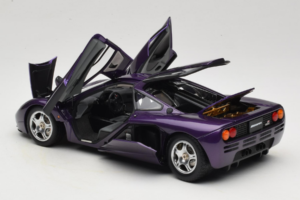 McLaren F1 Vijolična LCD 1:18 LCD18014-PU Kovina – slika 5 od 8