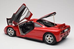 McLaren F1 Rdeč Minichamps 1:12 530133125 Kovina – slika 6 od 9