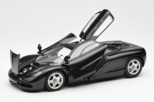 McLaren F1 Road Car Črn AUTOart 1:18 76002 Kovina – slika 2 od 8