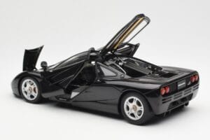 McLaren F1 Road Car Črn AUTOart 1:18 76002 Kovina – slika 5 od 8