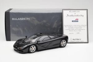 McLaren F1 Road Car Črn AUTOart 1:18 76002 Kovina – slika 8 od 8
