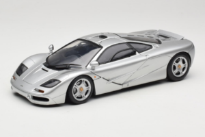 McLaren F1 Srebrn UT Models 1:18 530133180-R1 Kovina
