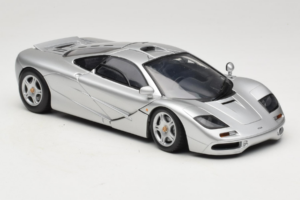 McLaren F1 Srebrn UT Models 1:18 530133180-R1 Kovina – slika 6 od 8