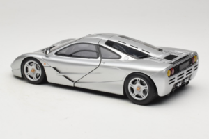 McLaren F1 Srebrn UT Models 1:18 530133180-R1 Kovina – slika 7 od 8
