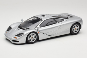 McLaren F1 Srebrn UT Models 1:18 530133180 Kovina