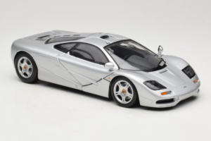 McLaren F1 Srebrn UT Models 1:18 530133180 Kovina – slika 6 od 8