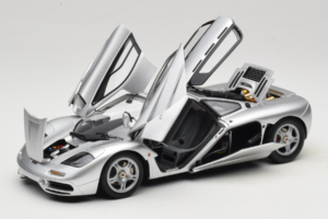 McLaren F1 Srebrna LCD 1:18 LCD18014-SI Kovina – slika 2 od 8