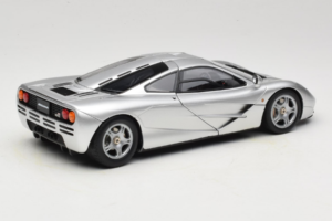 McLaren F1 Srebrna LCD 1:18 LCD18014-SI Kovina – slika 3 od 8