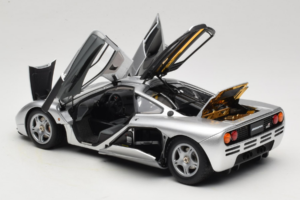 McLaren F1 Srebrna LCD 1:18 LCD18014-SI Kovina – slika 5 od 8