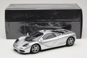 McLaren F1 Srebrna LCD 1:18 LCD18014-SI Kovina – slika 8 od 8