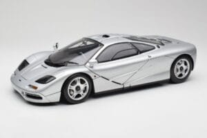 McLaren F1 Srebrna Minichamps 1:12 530133129 Kovina