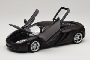 McLaren MP4-12C Matt Black Minichamps 1:18 110133021 Kovina – slika 2 od 8