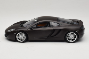 McLaren MP4-12C Matt Black Minichamps 1:18 110133021 Kovina – slika 4 od 8