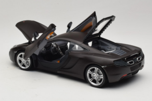 McLaren MP4-12C Matt Black Minichamps 1:18 110133021 Kovina – slika 5 od 8