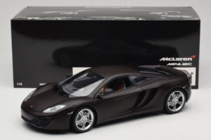 McLaren MP4-12C Matt Black Minichamps 1:18 110133021 Kovina – slika 8 od 8
