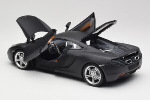 McLaren MP4-12C Matt Satellite Siv Minichamps 1:18 110133024 Kovina – slika 5 od 8