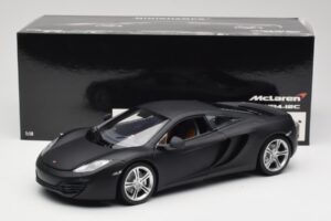 McLaren MP4-12C Matt Satellite Siv Minichamps 1:18 110133024 Kovina – slika 8 od 8