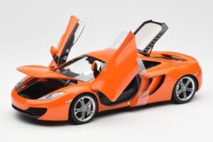 McLaren MP4-12C Oranžna AUTOart 1:18 76006 Kovina – slika 2 od 8