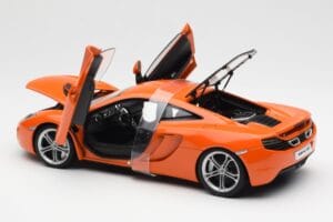 McLaren MP4-12C Oranžna AUTOart 1:18 76006 Kovina – slika 5 od 8