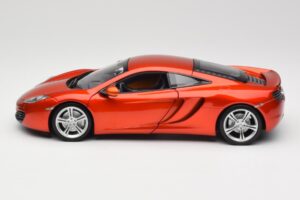McLaren MP4-12C Orange Metallic Minichamps 1:18 110133020 Kovina – slika 4 od 8