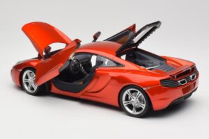 McLaren MP4-12C Orange Metallic Minichamps 1:18 110133020 Kovina – slika 5 od 8