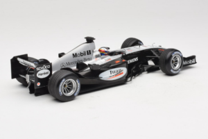 McLaren MP4-19 Mercedes J.P. Montoya Test Car 2005 Minichamps 1:18 533051880 Kovina – slika 2 od 7