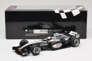McLaren MP4-19 Mercedes J.P. Montoya Test Car 2005 Minichamps 1:18 533051880 Kovina – slika 6 od 7