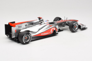 McLaren MP4-25 Mercedes #1 J. Button Vodafone McLaren Showcar F1 2010 Minichamps 1:18 530101801 Kovina – slika 2 od 7