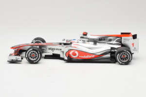 McLaren MP4-25 Mercedes #1 J. Button Vodafone McLaren Showcar F1 2010 Minichamps 1:18 530101801 Kovina – slika 3 od 7