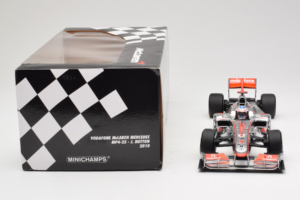 McLaren MP4-25 Mercedes #1 J. Button Vodafone McLaren Showcar F1 2010 Minichamps 1:18 530101801 Kovina – slika 7 od 7
