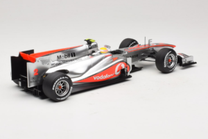 McLaren MP4-25 Mercedes #2 L. Hamilton Vodafone McLaren F1 2010 Minichamps 1:18 530101802 Kovina – slika 2 od 7