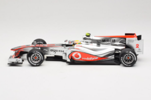 McLaren MP4-25 Mercedes #2 L. Hamilton Vodafone McLaren F1 2010 Minichamps 1:18 530101802 Kovina – slika 3 od 7