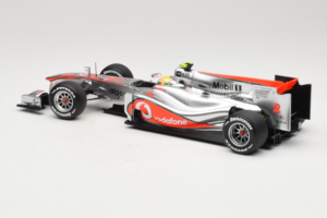 McLaren MP4-25 Mercedes #2 L. Hamilton Vodafone McLaren F1 2010 Minichamps 1:18 530101802 Kovina – slika 5 od 7