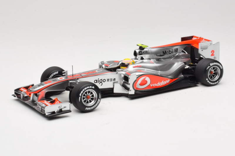 McLaren MP4-25 Mercedes #2 L. Hamilton Vodafone McLaren F1 2010 Minichamps 1:18 530101802 Kovina