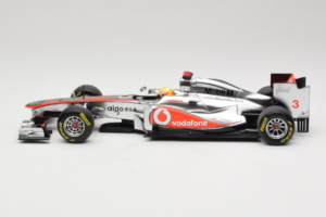 McLaren MP4-26 Mercedes #3 L. Hamilton Vodafone McLaren F1 2011 Minichamps 1:18 530111803 Kovina – slika 3 od 7
