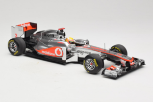 McLaren MP4-26 Mercedes #3 L. Hamilton Vodafone McLaren F1 2011 Minichamps 1:18 530111803 Kovina – slika 4 od 7