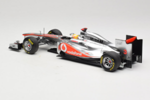 McLaren MP4-26 Mercedes #3 L. Hamilton Vodafone McLaren F1 2011 Minichamps 1:18 530111803 Kovina – slika 5 od 7