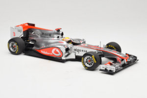 McLaren MP4-26 Mercedes #3 L. Hamilton Vodafone McLaren Showcar F1 2011 Minichamps 1:18 530111873 Kovina – slika 4 od 7