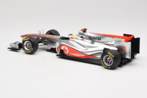 McLaren MP4-26 Mercedes #3 L. Hamilton Vodafone McLaren Showcar F1 2011 Minichamps 1:18 530111873 Kovina – slika 5 od 7