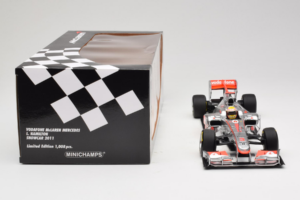 McLaren MP4-26 Mercedes #3 L. Hamilton Vodafone McLaren Showcar F1 2011 Minichamps 1:18 530111873 Kovina – slika 7 od 7