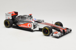 McLaren MP4-27 Mercedes #3 J. Button Vodafone McLaren Showcar F1 2012 Minichamps 1:18 530121873 Kovina – slika 4 od 7