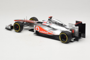 McLaren MP4-27 Mercedes #3 J. Button Vodafone McLaren Showcar F1 2012 Minichamps 1:18 530121873 Kovina – slika 5 od 7