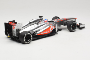 McLaren MP4-28 Mercedes #5 J. Button Vodafone McLaren F1 2013 Minichamps 1:18 530131805 Kovina – slika 2 od 7